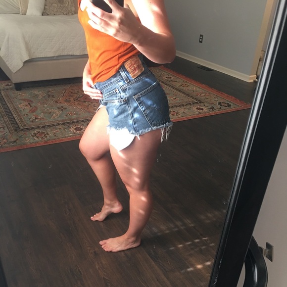 Levi cut off jean shorts - Picture 2 of 7